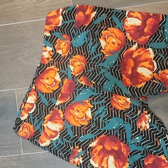 LulaRoe Leggings - Picture 2 of 9
